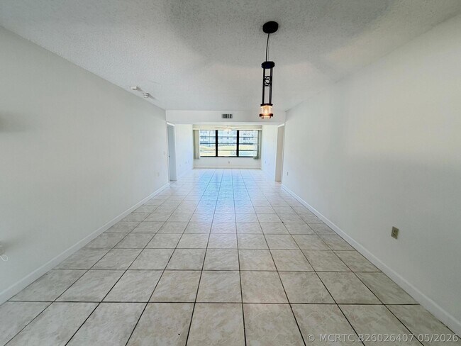 Foto del edificio - 3511 Village Blvd