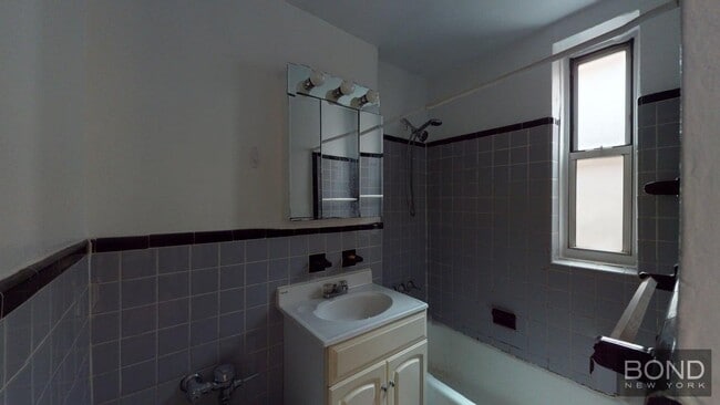 Building Photo - 340 E 58th St