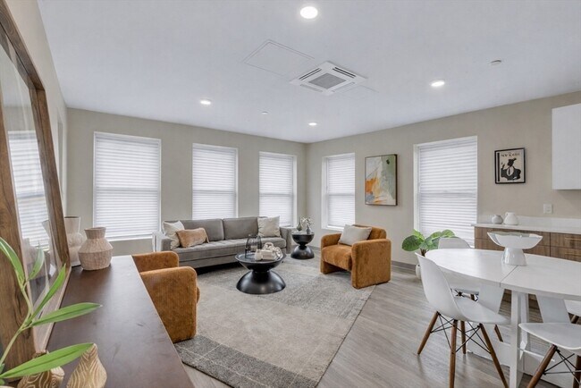 Foto del edificio - 356 Cummins Hwy