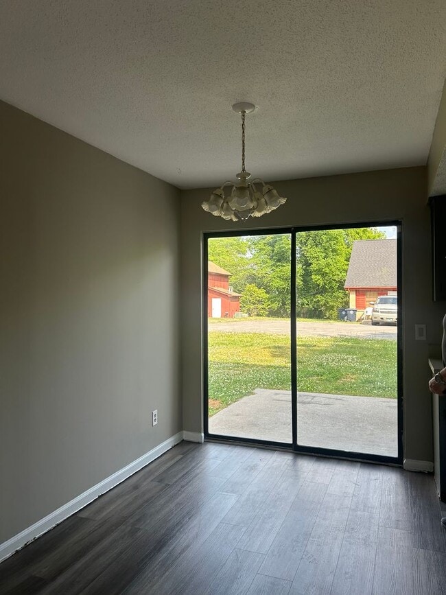 Building Photo - 406 Alice Dr