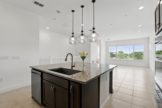 Building Photo - 10102 Sunnifa Aly