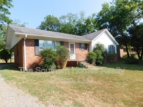 Building Photo - 818 Cedar Springs Rd