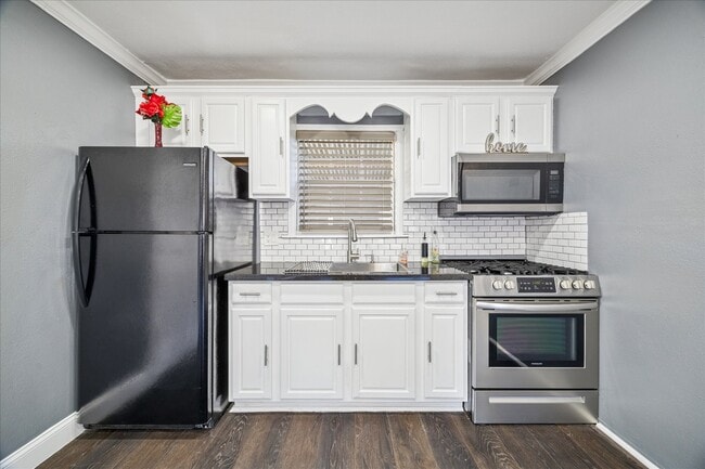 Building Photo - 1900 Oregon St