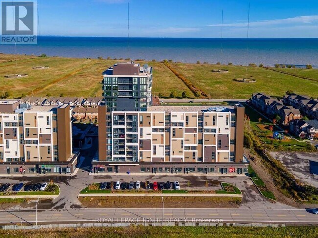 Photo du bâtiment - 550 N Service Rd