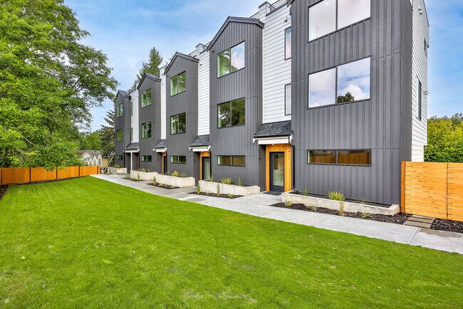 Foto del edificio - 7955 Delridge Wy SW