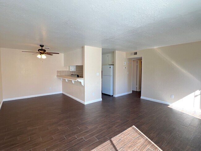 Foto del edificio - 6811 Klamath Way