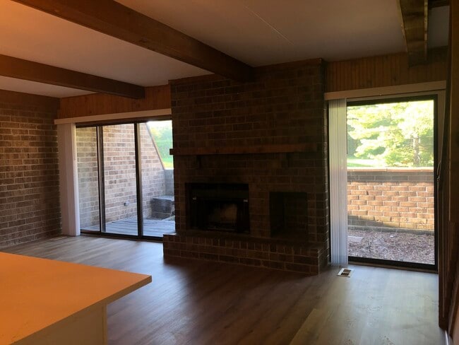 Building Photo - 106 Kenneth Cir