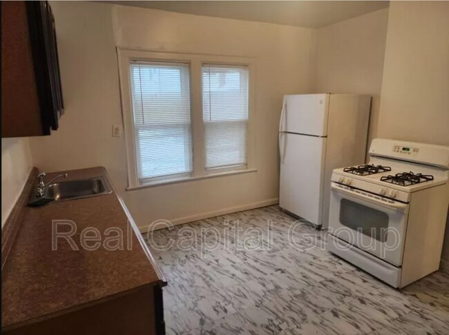 Foto del edificio - 408 Woodlawn Ave