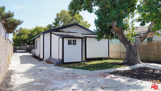 Building Photo - 3123 W 67th St