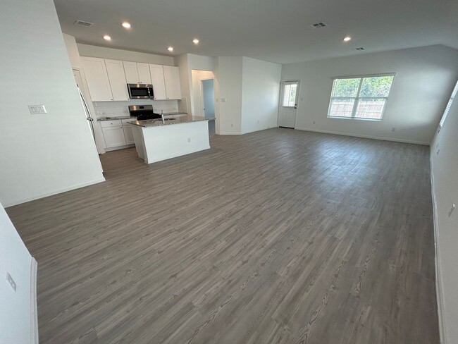 Building Photo - Dual Primary Suites! Spacious Home w/ Open Kitchen & Community Pool!