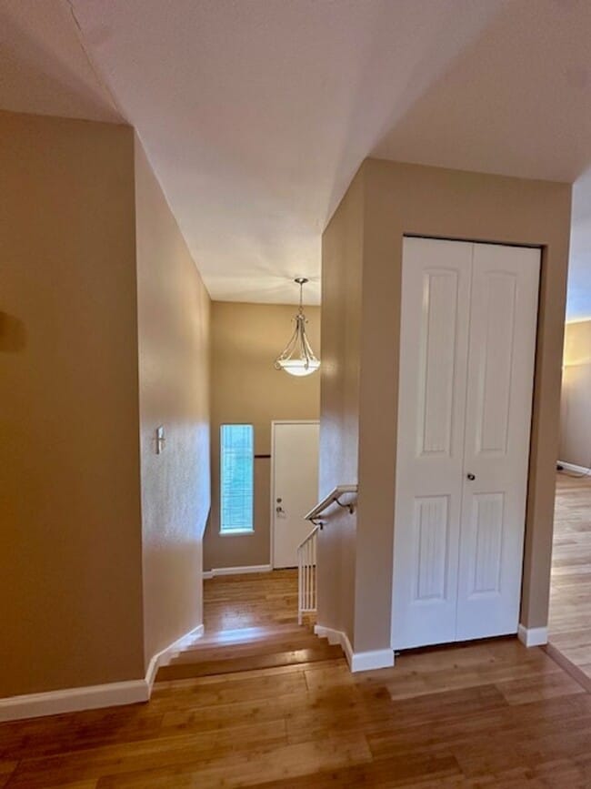 Foto del edificio - 4 bedroom home - Fenced backyard