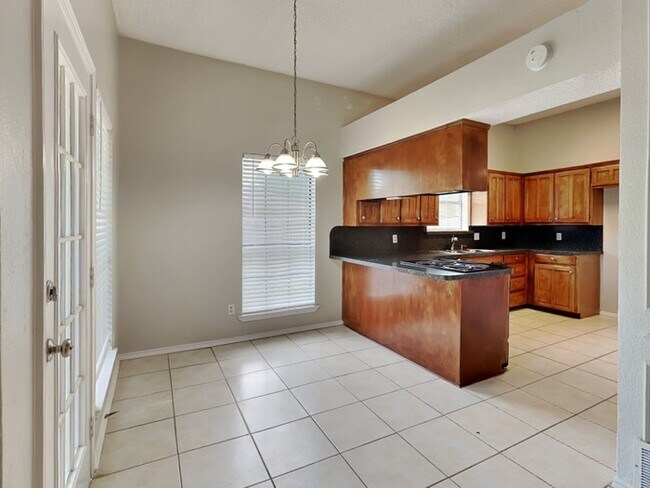 Foto del edificio - 104 NE Timber Ridge Dr