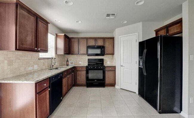 Foto del edificio - 228 Friendship Oak Dr