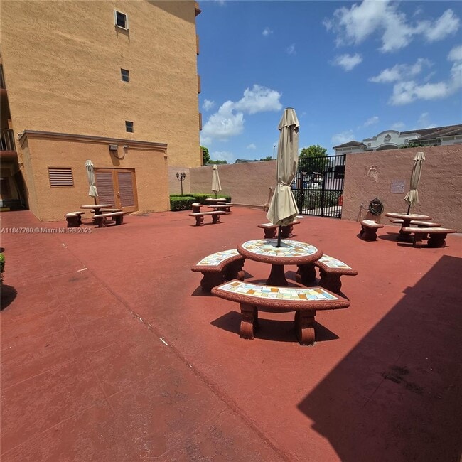 Building Photo - 1800 W 54th St
