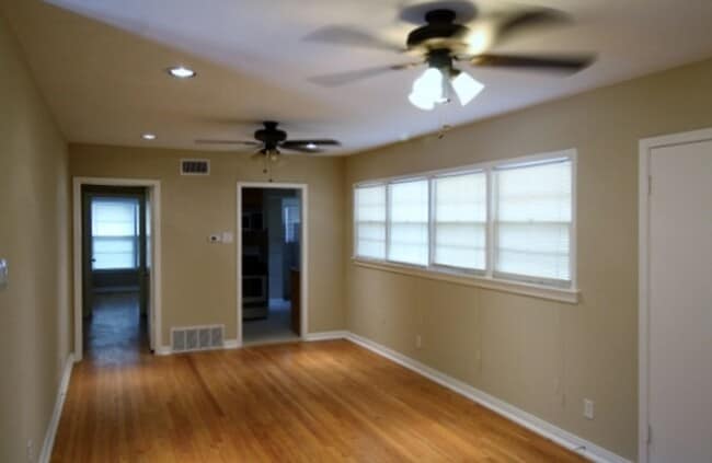 Building Photo - Rarely available and ready for immediate move in!