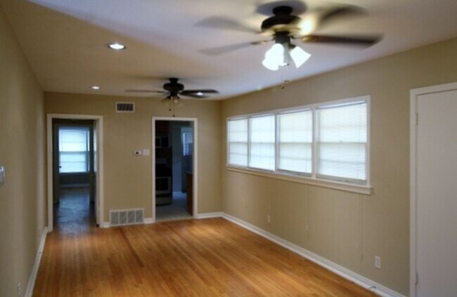 Foto del edificio - Rarely available and ready for immediate move in!