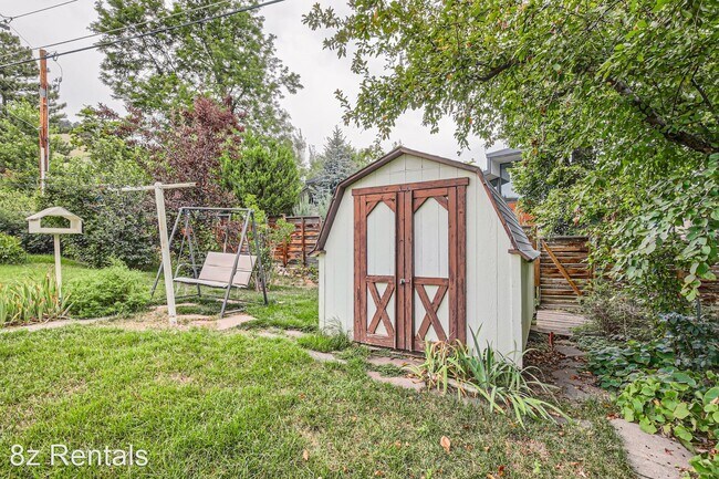 Foto del edificio - 3 br, 2 bath House - 425 Iris Avenue
