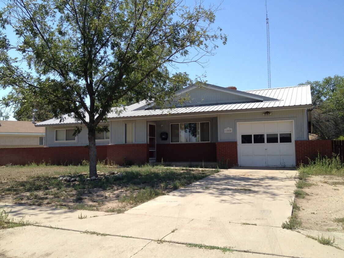 Primary Photo - SW Location- Hardwood Floors