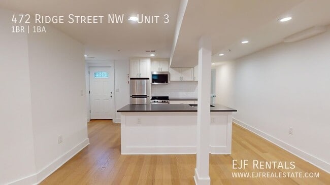 Building Photo - Spacious 800 Square Foot One Bedroom Plus ...