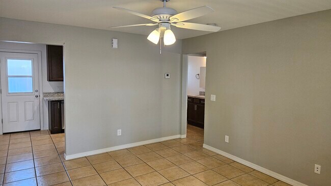 Living Room - 862 E 4th Pl