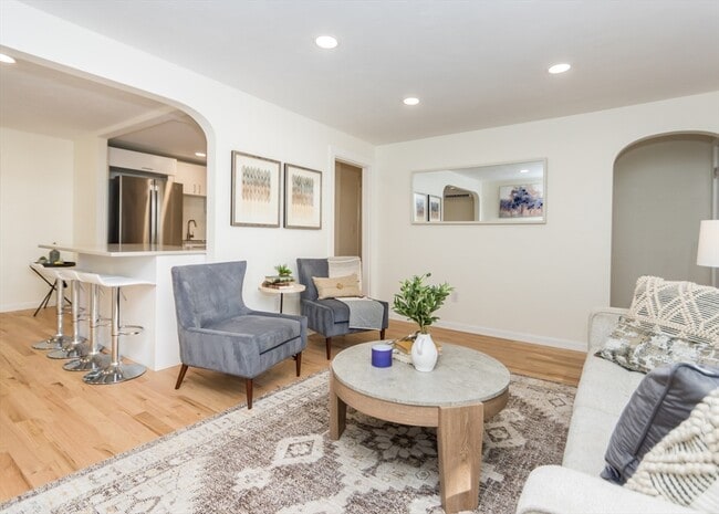 Building Photo - 23 Cheney St