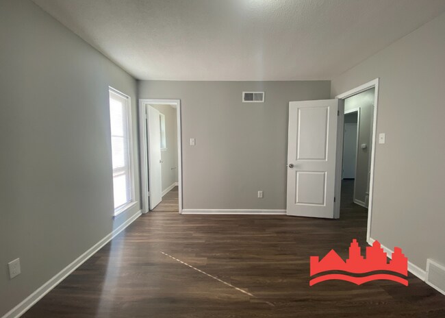 Foto del edificio - 5095 Corkwood Dr