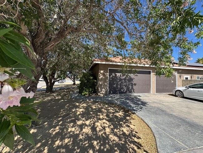 Foto del edificio - 9653 Denhart Ave