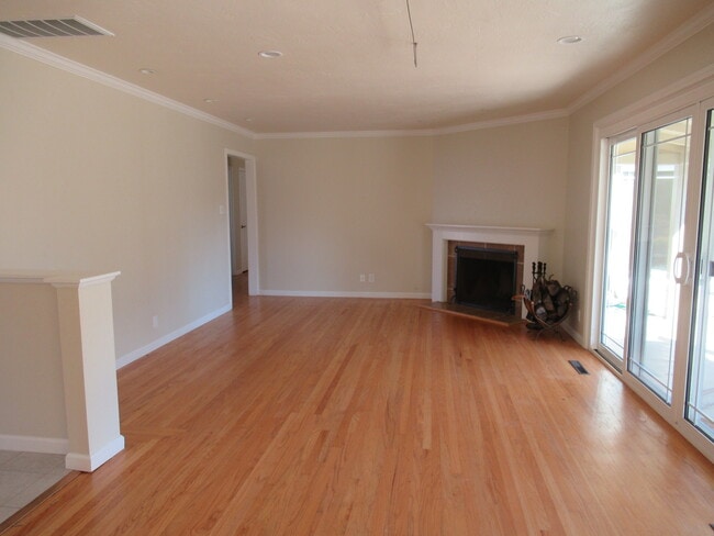 Building Photo - 4928 Mattos Dr