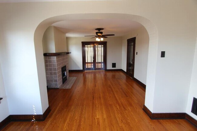 Living Area - 42 Fremont S Ave