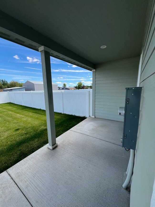 Building Photo - Beautiful Duplex in Ephrata