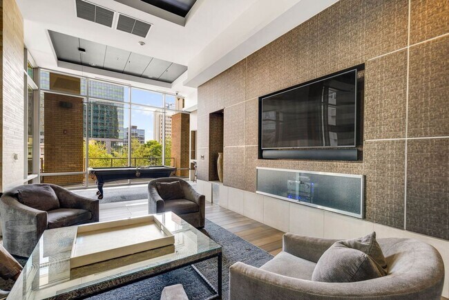 Foto del edificio - DOWNTOWN BELLEVUE BEAUTY!!