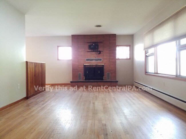 Building Photo - 534 W Areba Ave