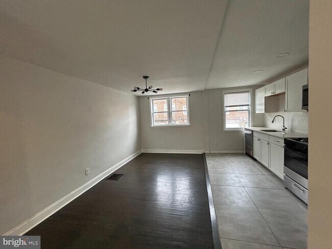 Building Photo - 7345 Woodcrest Ave