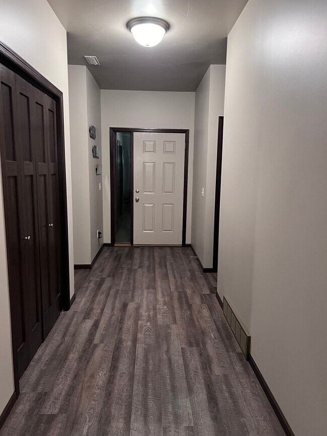 Foto del edificio - 8207 W Monroe Pl