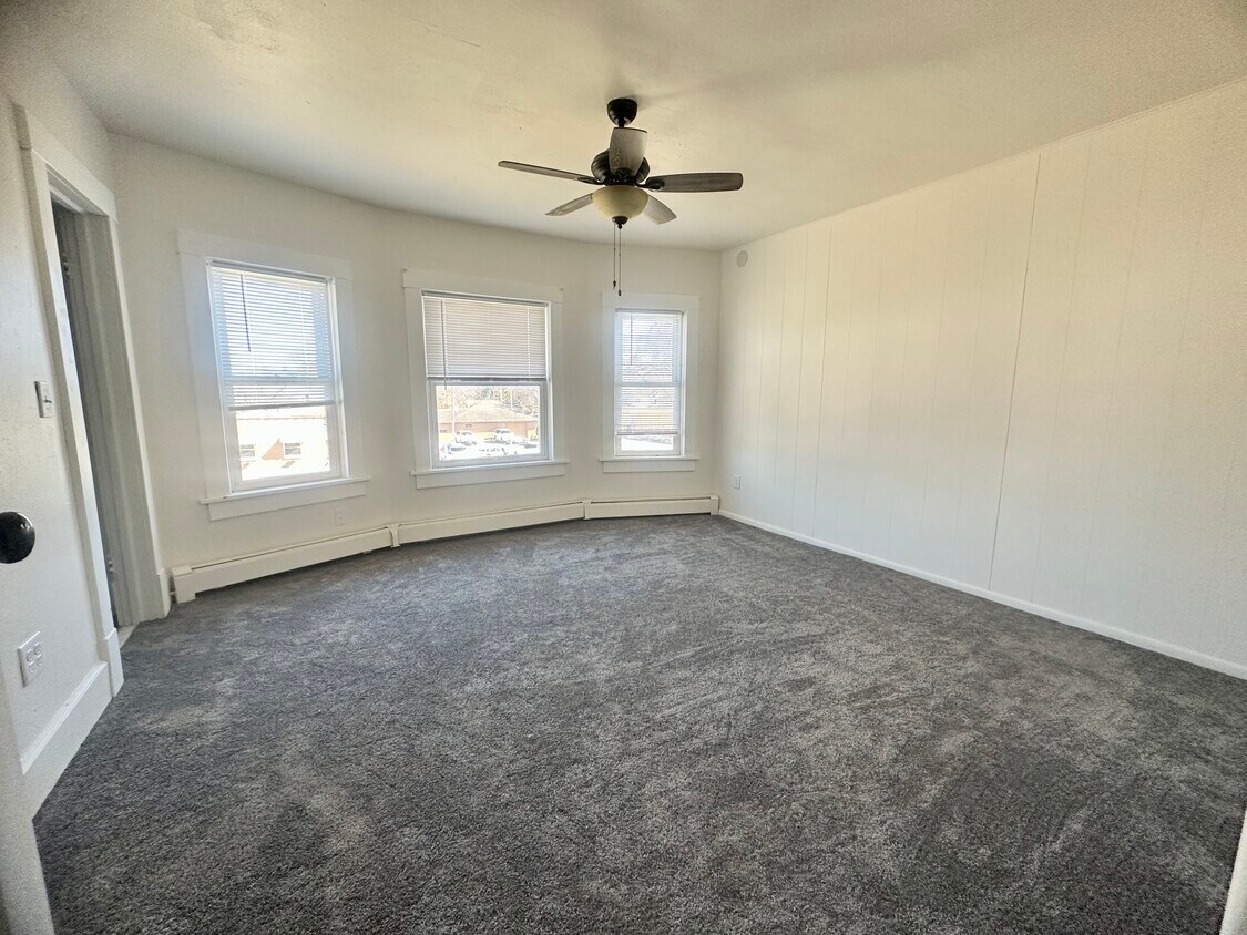 16025 Main St, Menomonee Falls, WI 53051 Townhome Rentals in