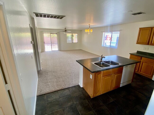 Foto del edificio - 3 Bed, 2 Bath in Rancho El Mirage