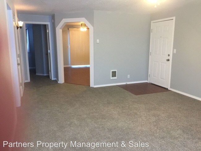Foto del edificio - 2704 SW Glacier Ave