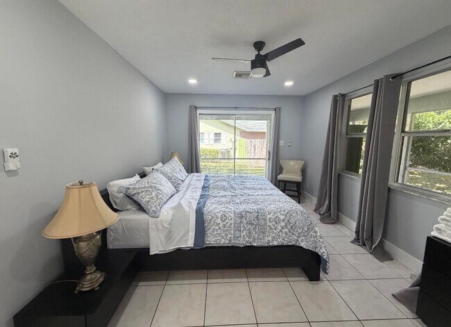 Building Photo - 1392 Riverside Cir