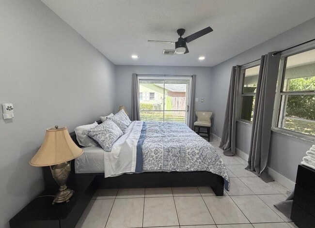 Photo - 1392 Riverside Cir House