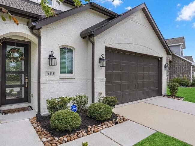 Building Photo - 16418 Sundew Bend Dr