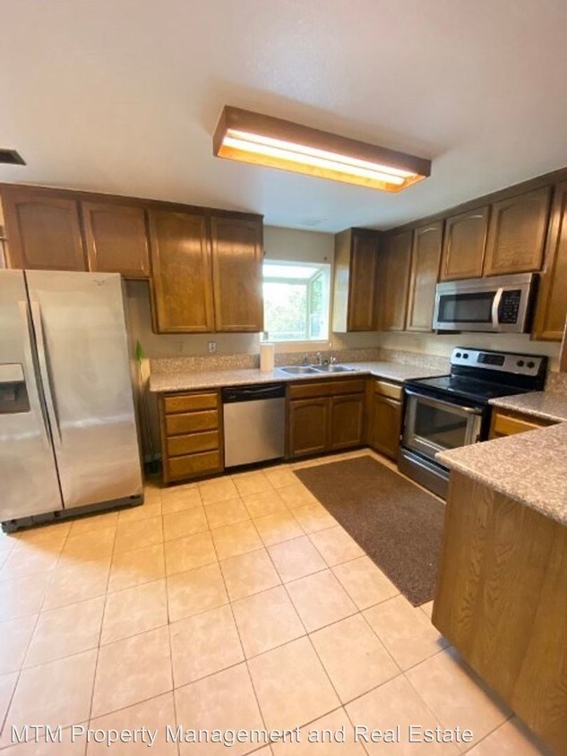 Primary Photo - 3 br, 1.5 bath House - 7551 Lookout Loop