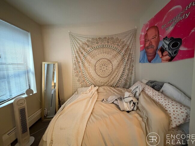 Building Photo - 822 Beacon St