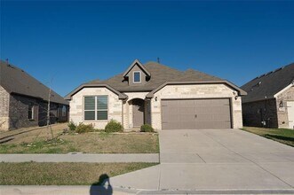 Building Photo - 5928 Pine River Ln