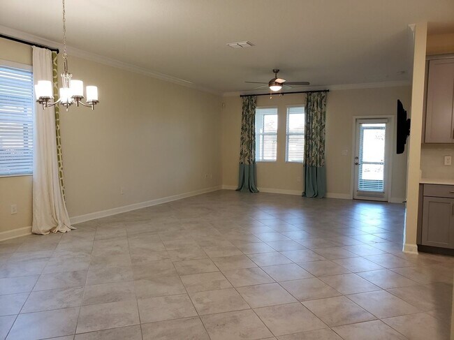 Building Photo - Must See Oaks at Moss Park Home