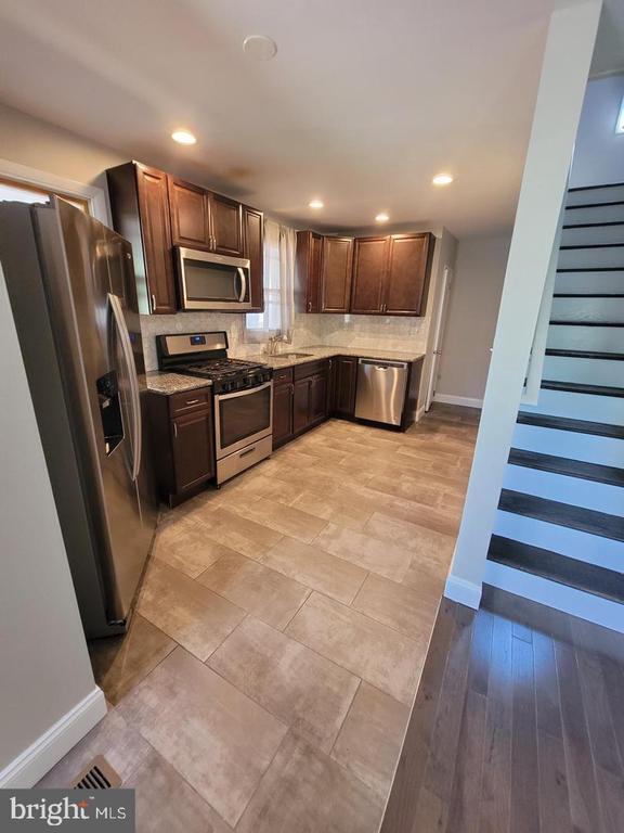 Building Photo - 104 University Blvd