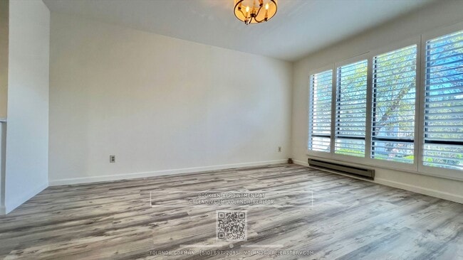 Building Photo - Beautifully Updated Junior 1bd/1ba at reso...