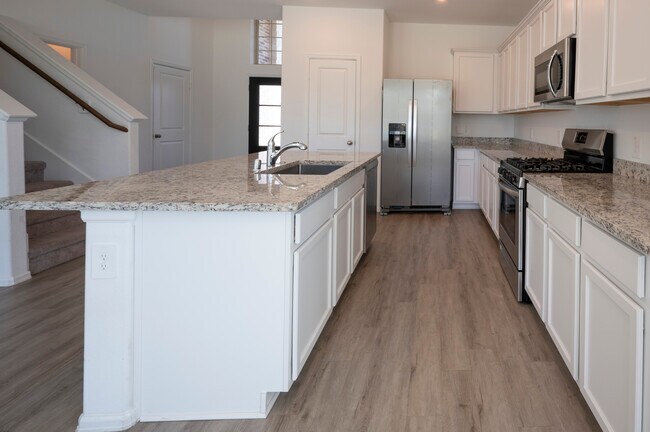 Building Photo - 17003 Bainham Forest Trl