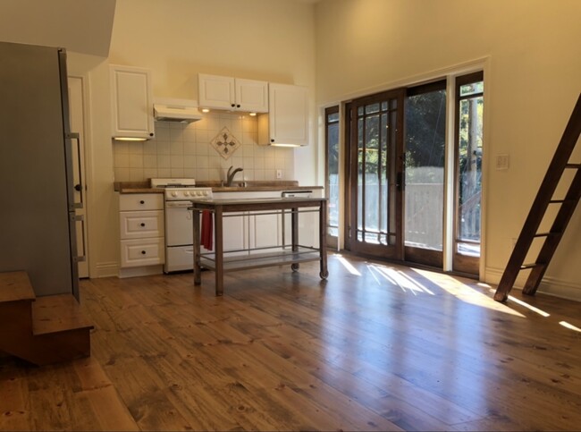 Foto del edificio - 754 Old Topanga Canyon Rd