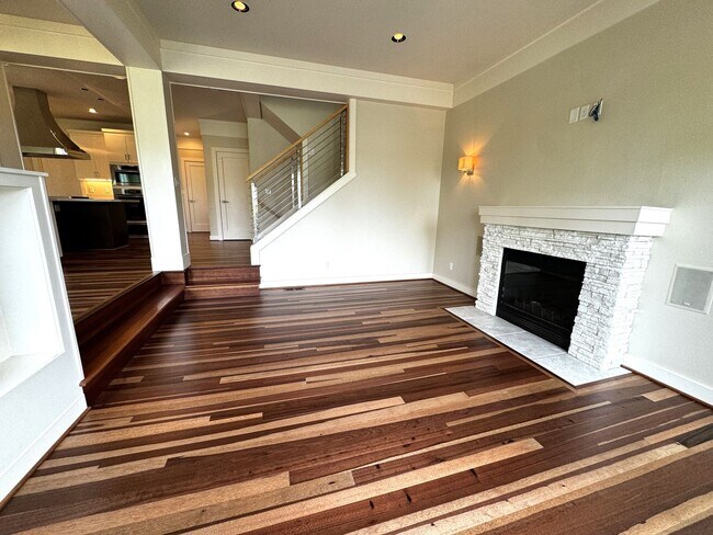 Building Photo - 4bd/4.5ba Seattle House