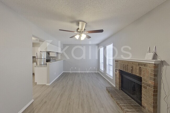 Foto del edificio - 2146 Woodnote Ln